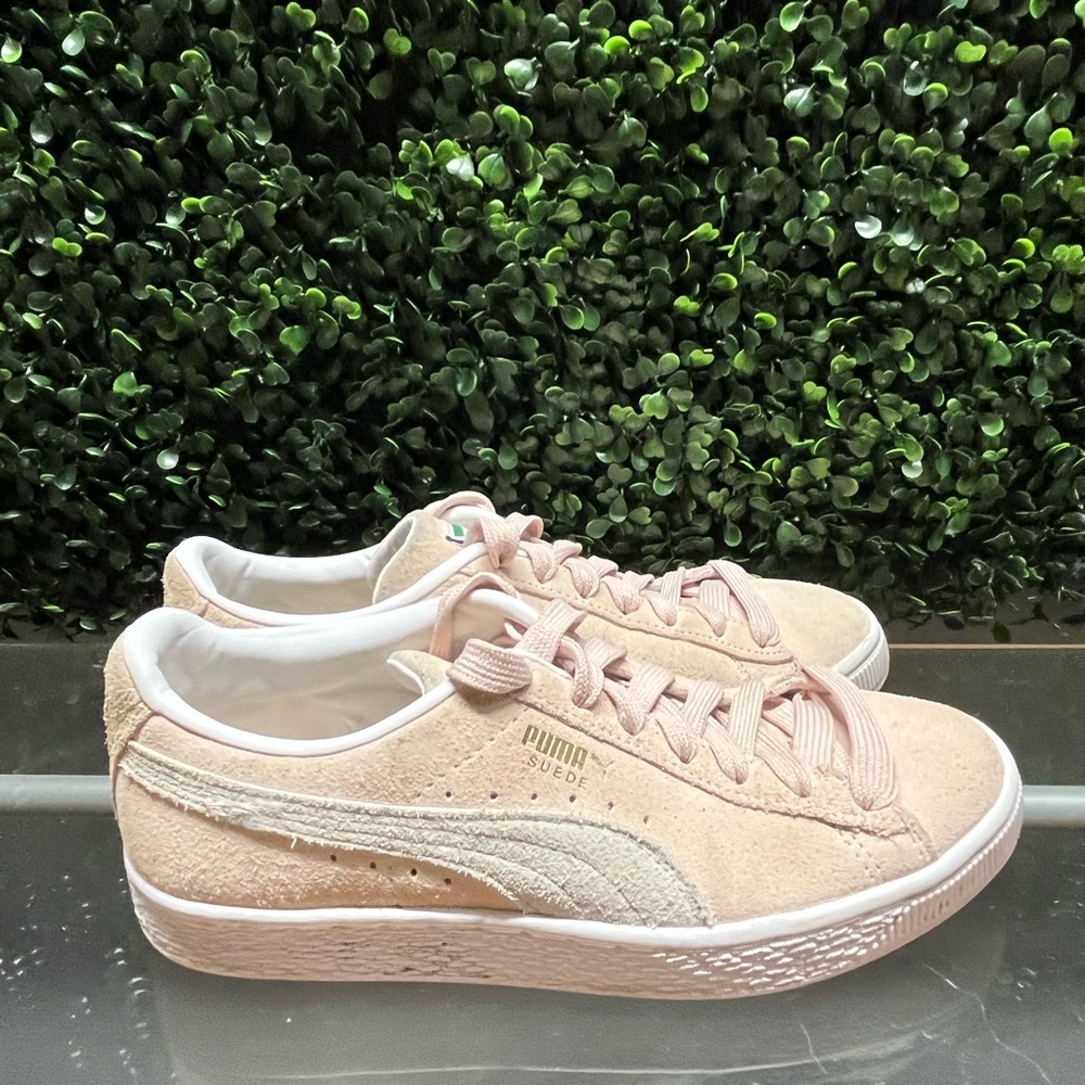 Puma Suede Classics XXI Women's shoes (Pink/Gold/White) sneakers